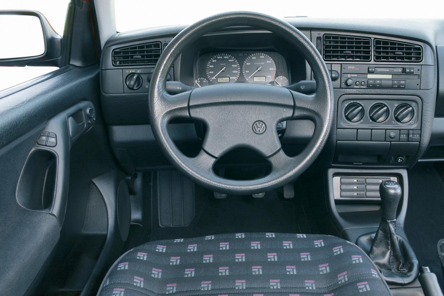 Чому після морозу салон авто стає мокрим і як це зупинити