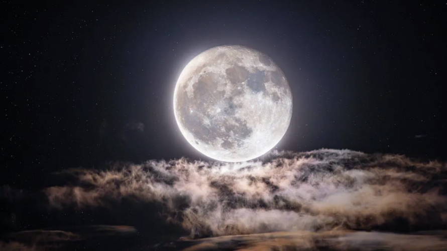 Вовчий Місяць над Україною: перша повня і перший супермісяць нового року