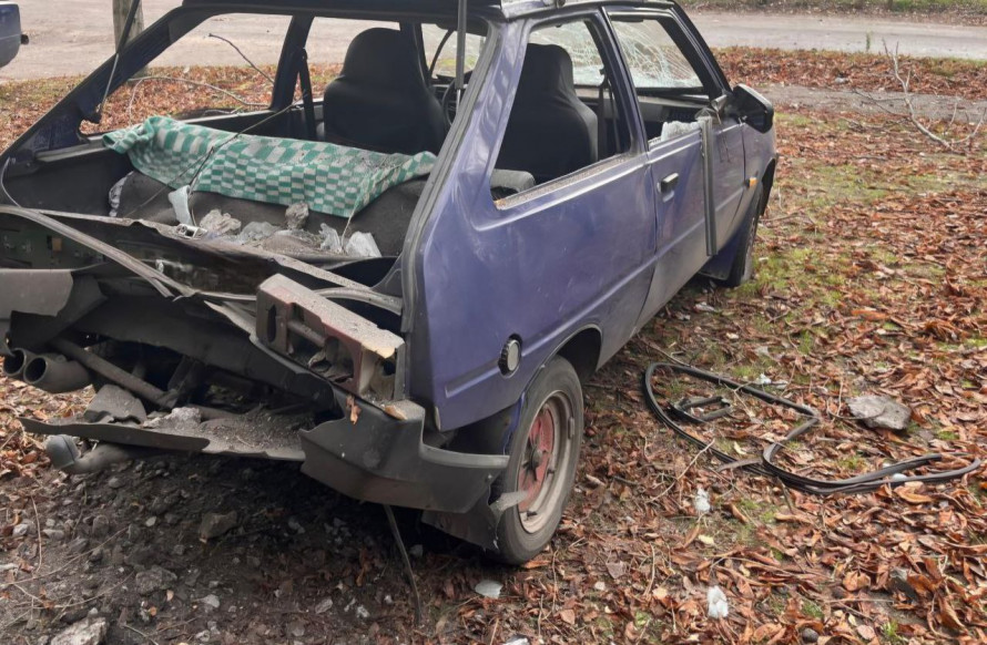 Нові удари росіян по Дніпропетровщині: знищені автомобілі, пошкоджені магазини та гуртожиток