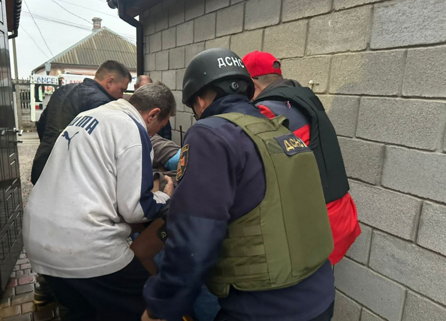 Росіяни не припиняють обстрілів Дніпропетровщини: нові жертви, поранені та руйнування