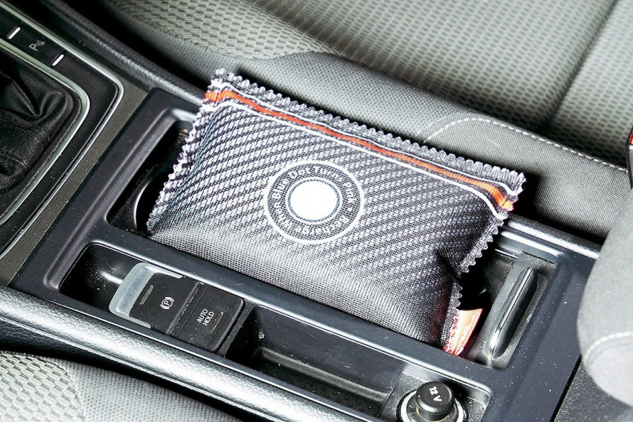 Чому після морозу салон авто стає мокрим і як це зупинити