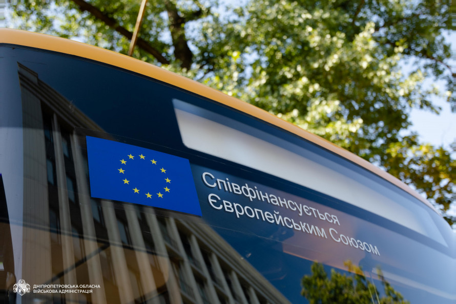 Готуємось до школи: до громад Дніпропетровщини поїхали нові шкільні автобуси