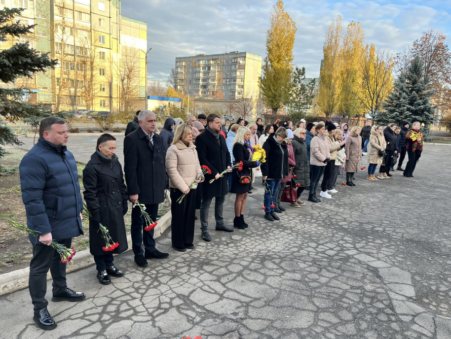 Життя обірване назавжди: у Кривому Розі встановили меморіальні дошки полеглим Захисникам