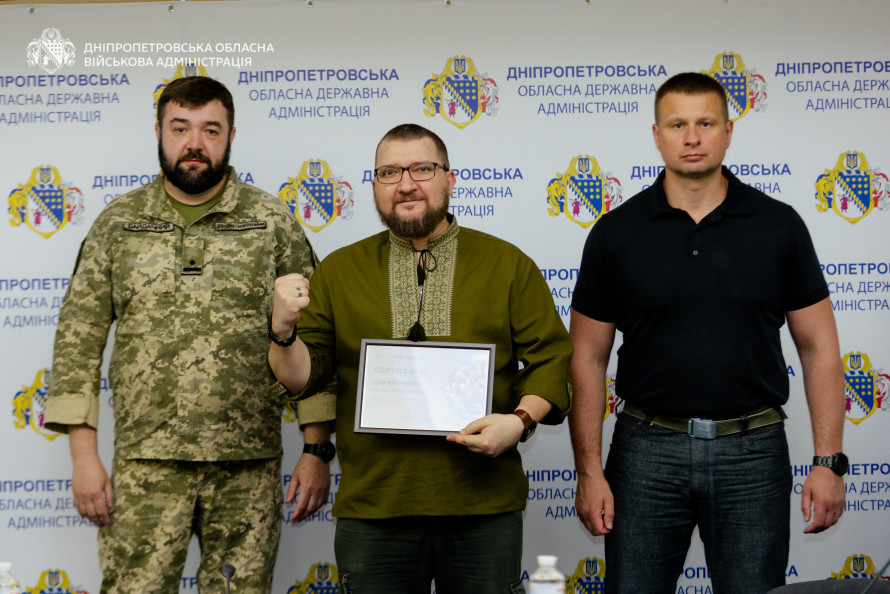 Держава дбає про Героїв: ветерани Дніпропетровщини отримали сертифікати на житло