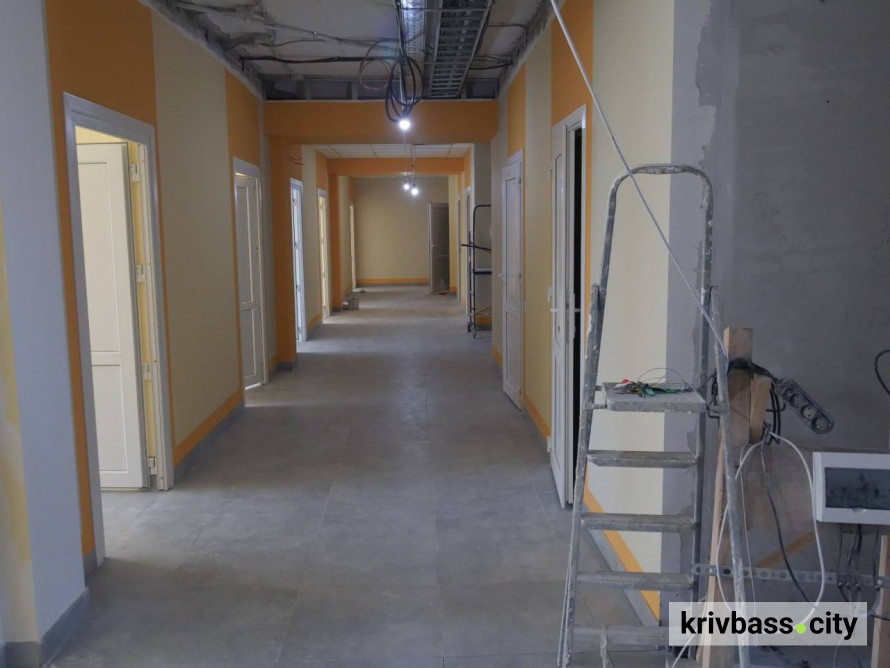 Сучасна медицина для тисячі пацієнтів: у Кривому Розі завершують ремонт поліклініки
