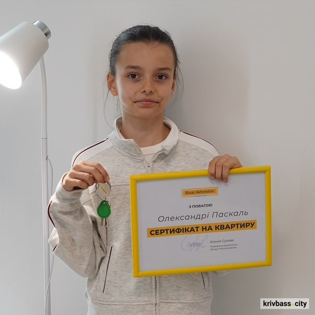 Нове житло для нових мрій: Олександра Паскаль, яка втратила ногу через обстріл Затоки, отримала квартиру від Ріната Ахметова
