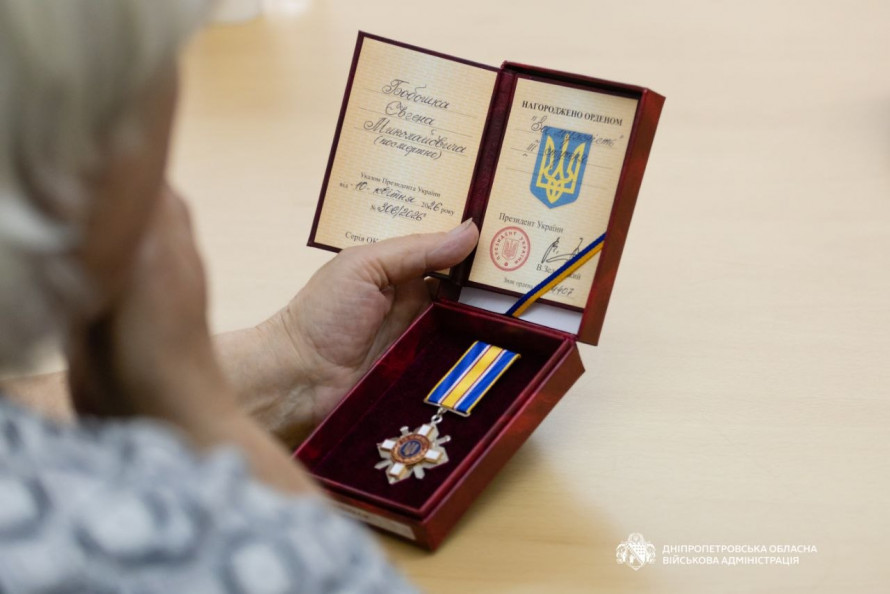 Ордени — рідним Героїв: на Дніпропетровщині вшанували 14 полеглих захисників