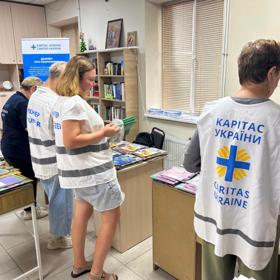 У Кривому Розі благодійники та волонтери допомогли зібрати дітей до школи: підсумки акції  "Шкільний портфелик"