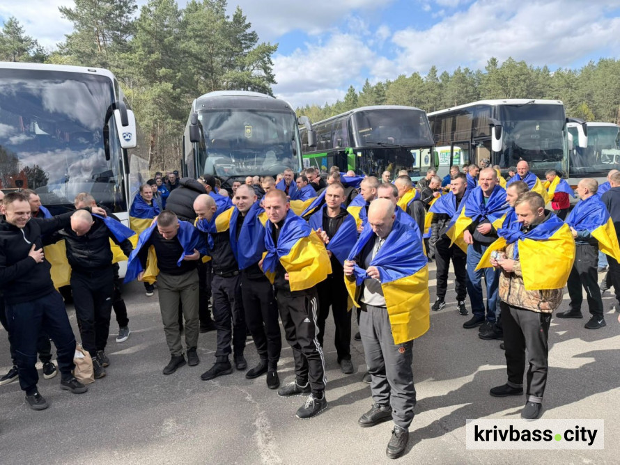Нарешті на рідній землі: під час обміну 24 квітня додому повернулися 22 захисники з Дніпропетровщини