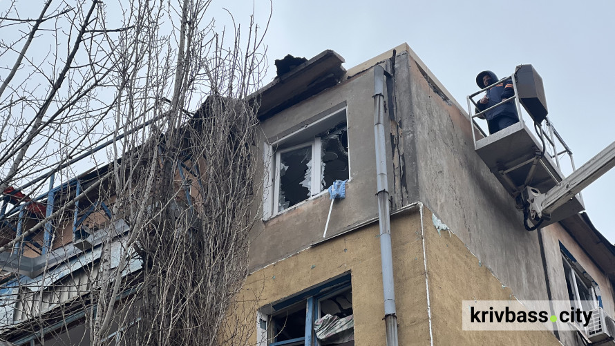 Без даху над головою залишилися криворіжці: у місті ліквідовують наслідки обстрілу 26 лютого