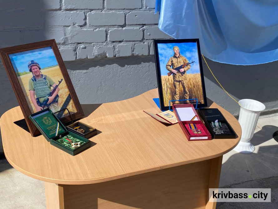 Імена Героїв назавжди в стінах рідної школи: у криворізькій гімназії відкрили меморіальні дошки