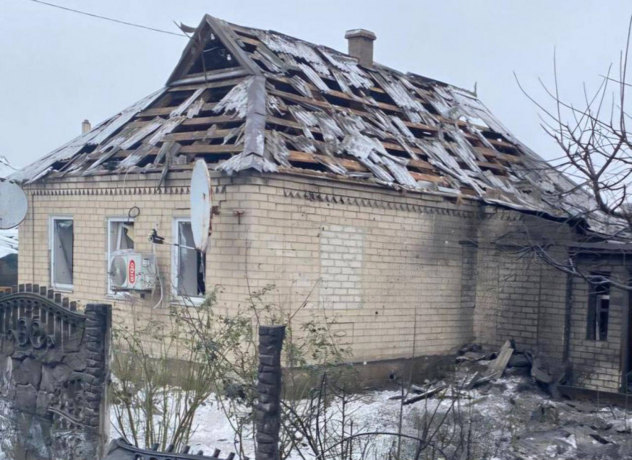 Чергові удари по прифронтовій Дніпропетровщині: пошкоджено будинки, магазин і газогони