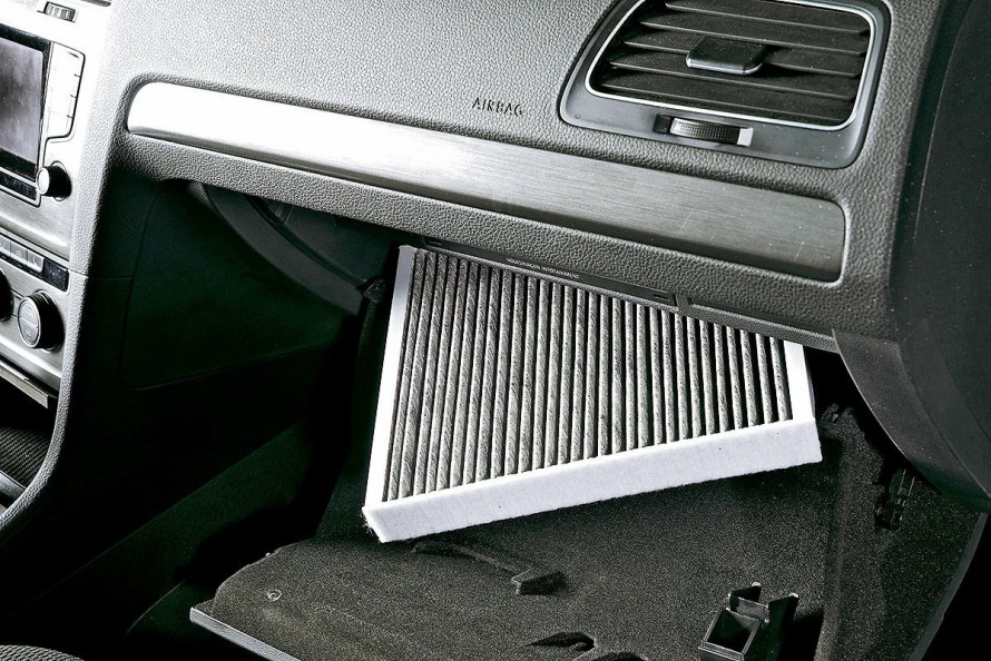 Чому після морозу салон авто стає мокрим і як це зупинити