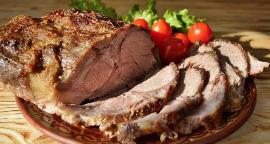 Соковита буженина в духовці: ідеальний рецепт для Великодня