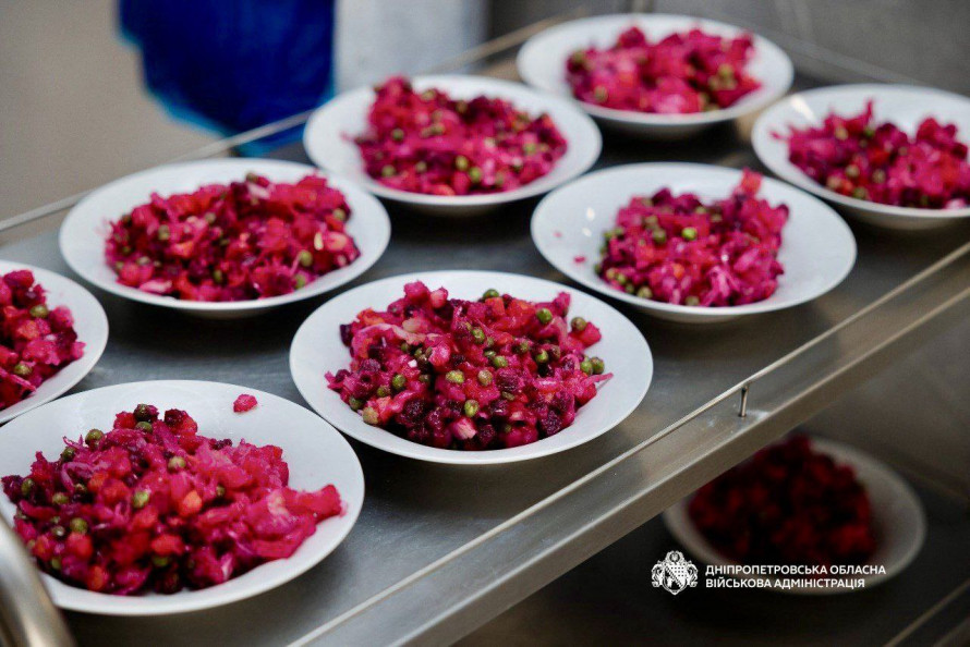 На Дніпропетровщині понад 150 тис школярів забезпечені гарячим харчуванням: подробиці