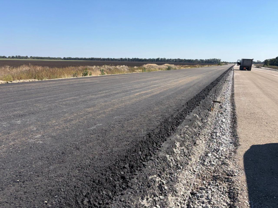 На Дніпропетровщині зводять дорогу, яка пропускатиме понад 25 тисяч авто на добу: подробиці
