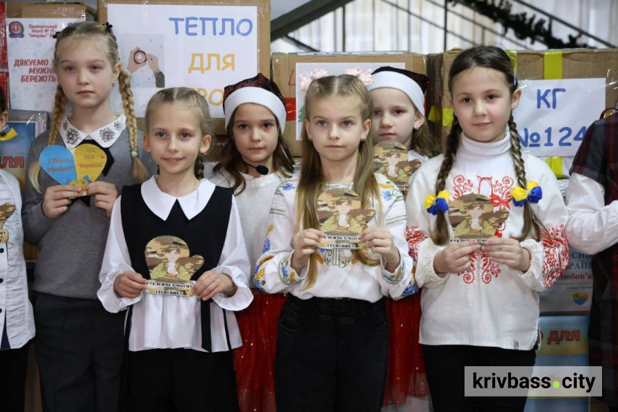 Тепло для Героїв: криворізькі школярі передали військовим розписані термоси
