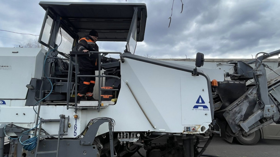 На Дніпропетровщині розпочався сезон ремонту доріг: які траси зараз лагодять