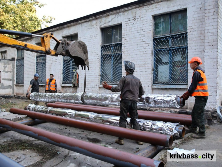 У Довгинцівському районі замінюють ключову тепломережу: коли завершать роботи