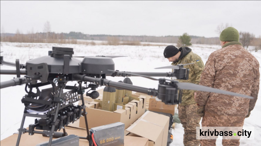 Сталевий фронт Ріната Ахметова передав 157-й бригаді великі дрони та системи протидії "шахедам"