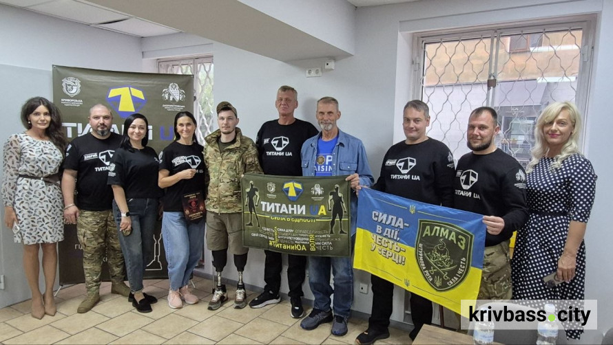 Кілометр за кілометром на одній педалі: у Кривого Рогу мандрівник з Канади Джейкоб Кепка зустрівся з амбасадори спільноти "Титани UA"
