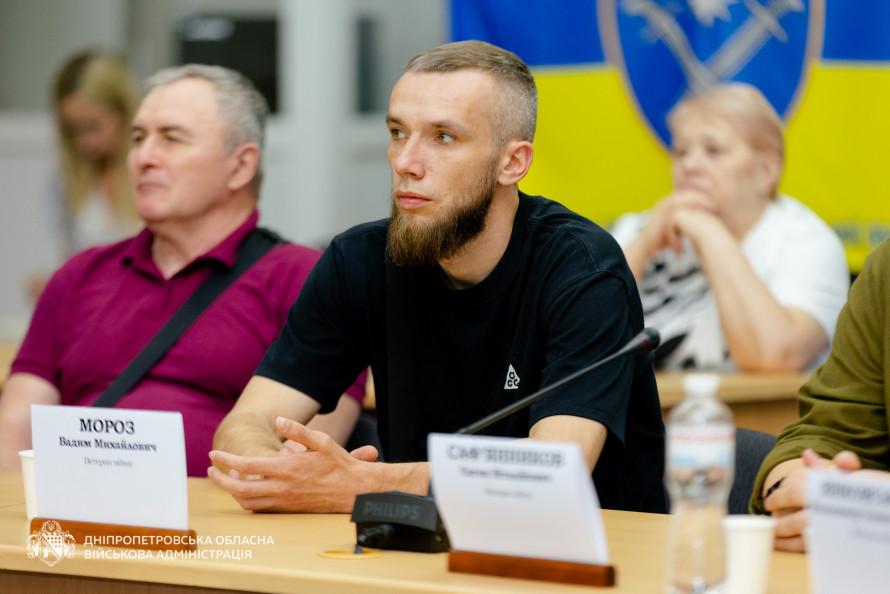 Держава дбає про Героїв: ветерани Дніпропетровщини отримали сертифікати на житло