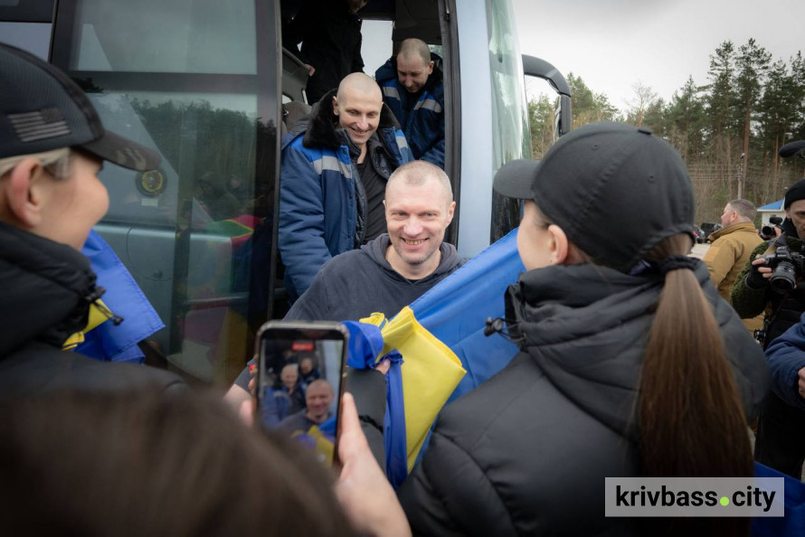 Великодній обмін 11 квітня: з російського полону повернулись троє захисників з Криворіжжя