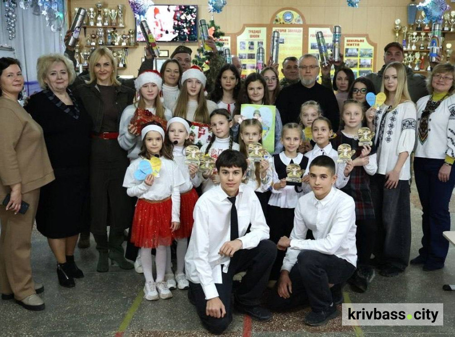 Тепло для Героїв: криворізькі школярі передали військовим розписані термоси