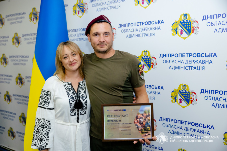 Держава дбає про Героїв: ветерани Дніпропетровщини отримали сертифікати на житло