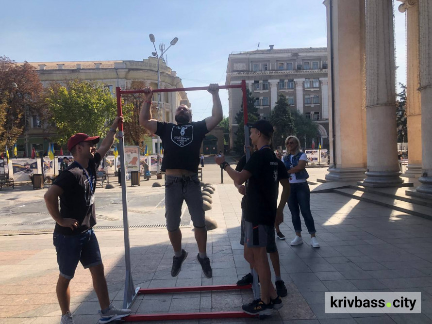 Підтягування, які рятують життя: у Кривому Розі провели спортивний благодійний захід