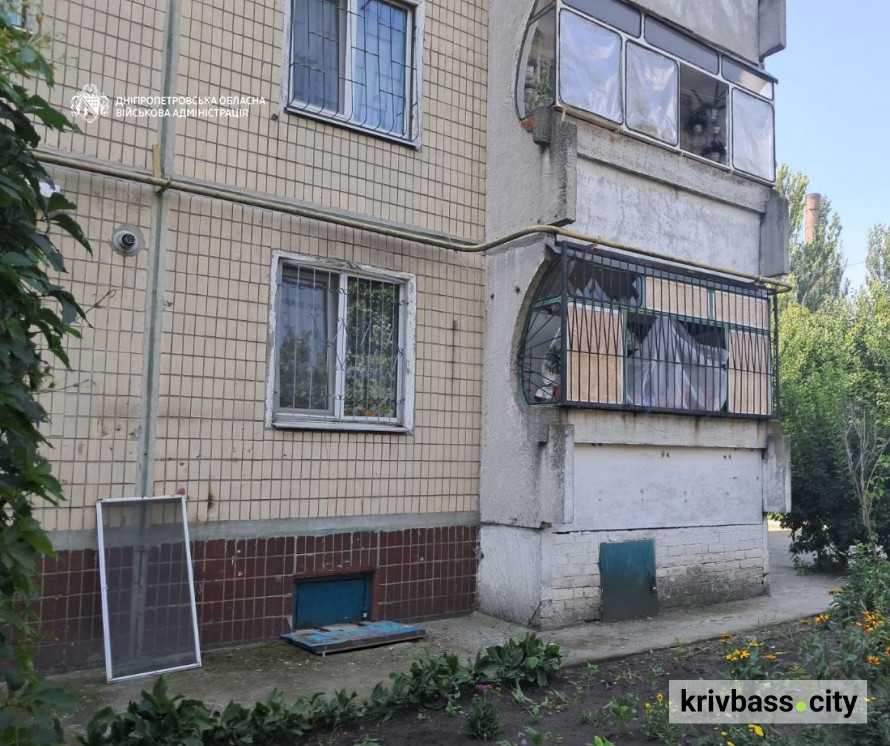 Палав склад із зерном, зруйновані будинки: Дніпропетровщина пережила серію атак дронами