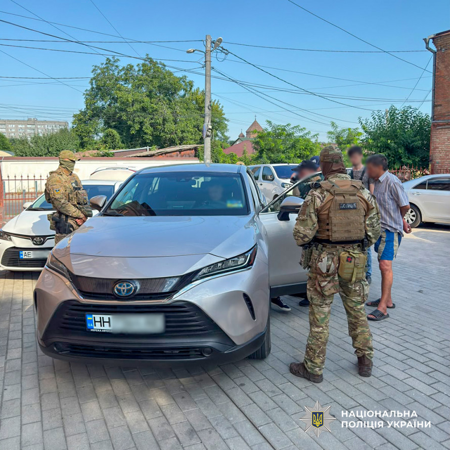 Працювали за чітким планом: у Дніпрі викрили мережу збуту канабісу