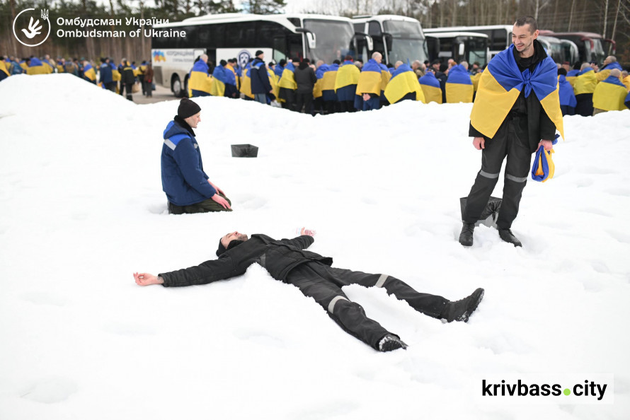 Повернулися додому після років в російському полоні: серед звільнених — 36 захисників з Дніпропетровщини