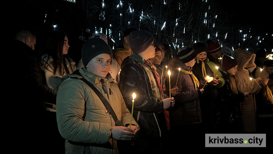 «В небі зірка спалахнула»: криворізькі пластуни передали Вифлеємський вогонь миру містянам