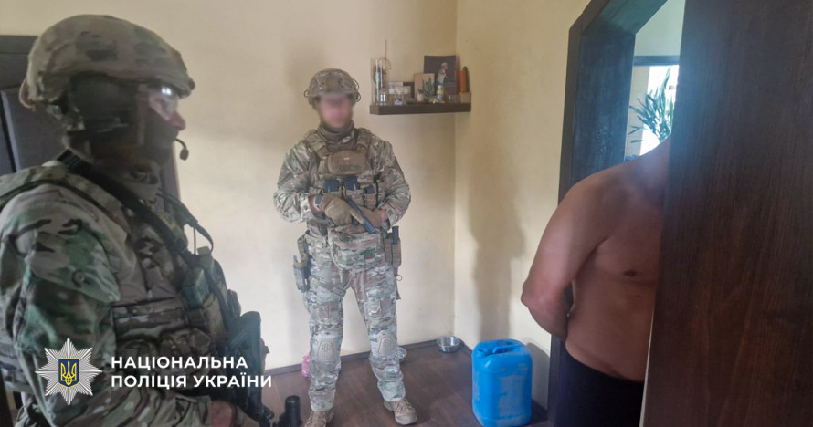 Працювали за чітким планом: у Дніпрі викрили мережу збуту канабісу