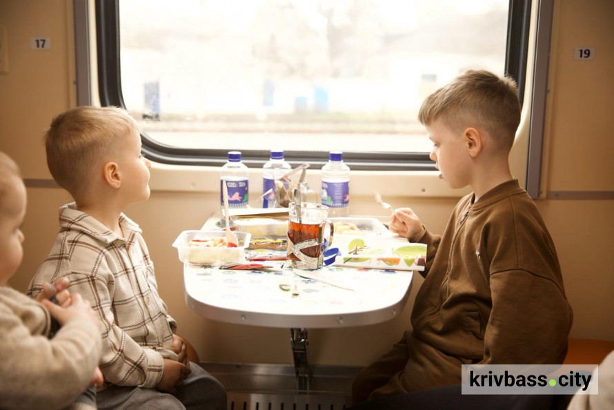 З малечею у подорож: Укрзалізниця запускає шість нових дитячих вагонів цієї весни