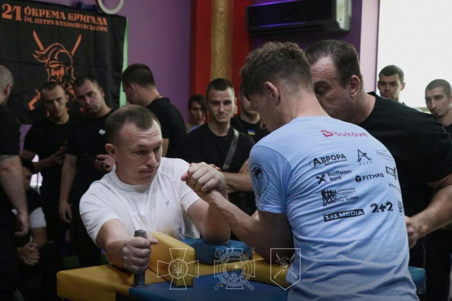 Незламна сила захисників: криворізькі нацгвардійці тріумфували на змаганнях з армреслінгу