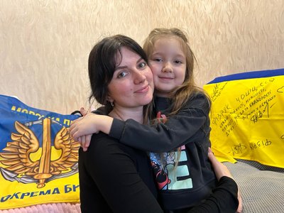 «Вижив завдяки любові онучки»: вірші Злати з Дніпропетровщині стали оберігом на передовій