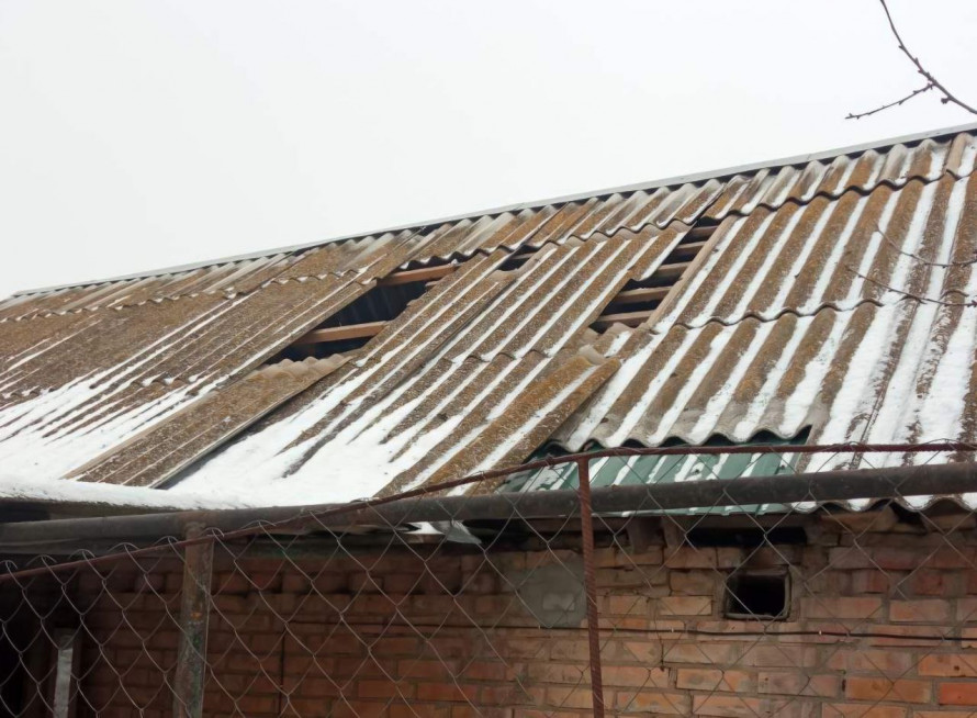 Росіяни продовжують гатити по Дніпропетровщині: пошкоджені будинки, споруди та електромережі