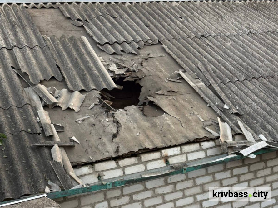 Супермаркет, будинки й авто понівечені: що відомо про нічну атаку на Дніпропетровщину