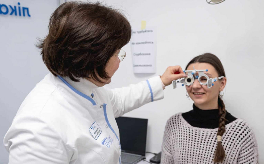 Чи потрібно боятися окулярів: пояснення лікарів