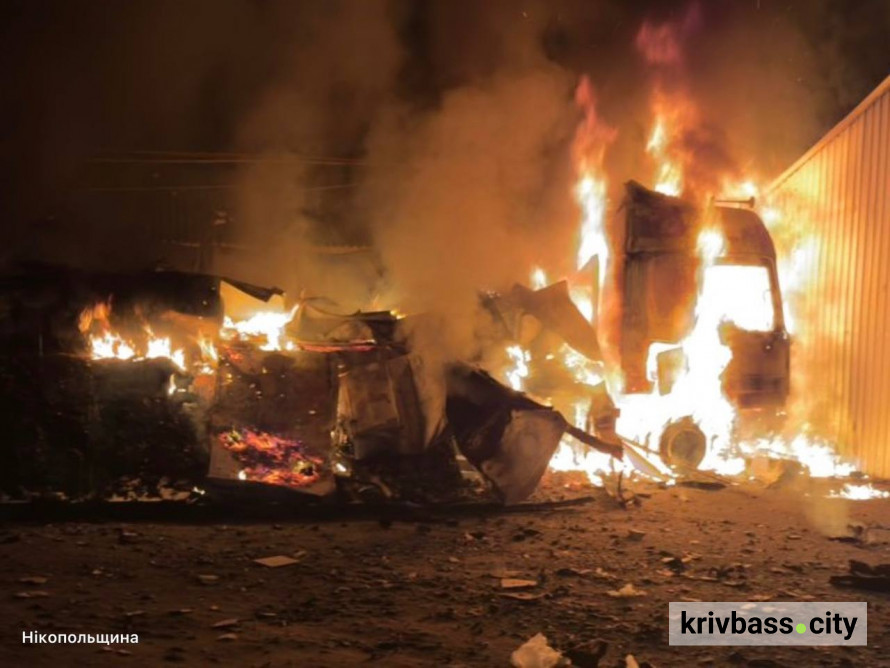 Палав склад із зерном, зруйновані будинки: Дніпропетровщина пережила серію атак дронами
