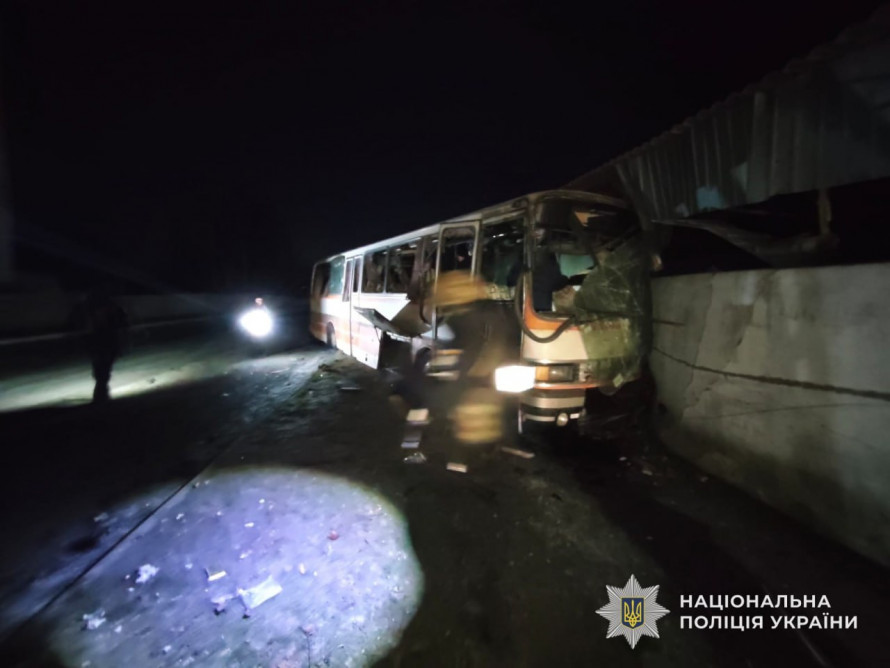 Свідомий удар по цивільним: на Дніпропетровщині армія рф атакувала автобус з шахтарями