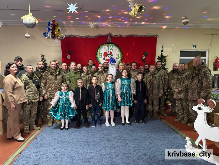 Тепло для Героїв: криворізькі школярі передали військовим розписані термоси