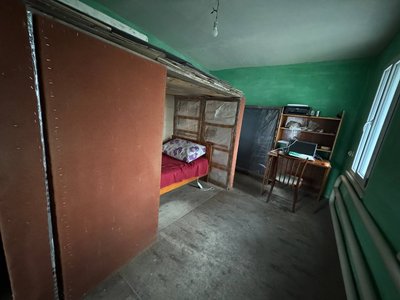 Житель Кривого Рогу облаштував “будинок-термос”, де можна зігрітися без опалення