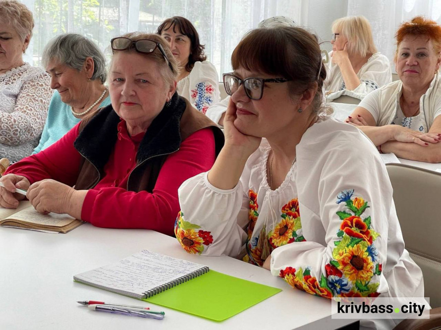 Шахрай гудбай: у Кривому Розі для студентів Університету третього віку проводять заняття з платіжної безпеки