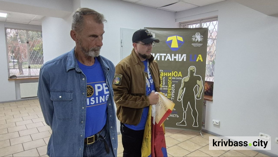 Кілометр за кілометром на одній педалі: у Кривого Рогу мандрівник з Канади Джейкоб Кепка зустрівся з амбасадори спільноти "Титани UA"