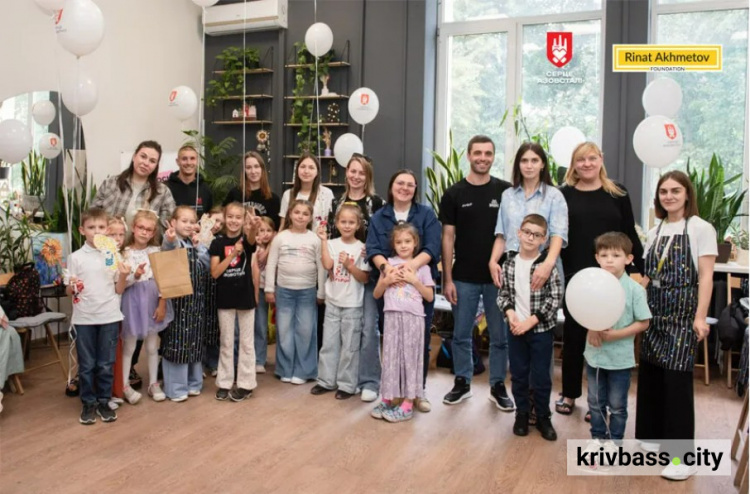 Свято для першачків: дітей оборонців Маріуполя привітали напередодні навчального року