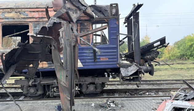 Пошкоджена росіянами електричка - фото ілюстративне з відкритих джерел