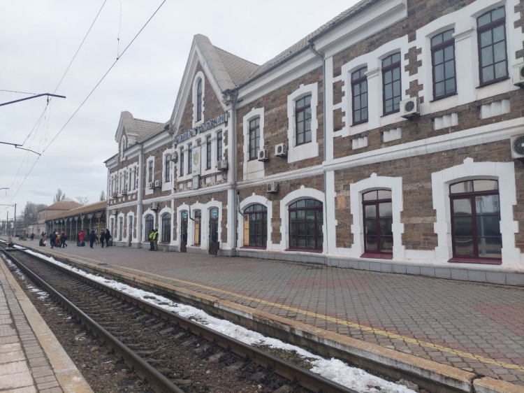 Придніпровська залізниця призначила ще чотири приміські поїзди до Кривого Рогу: розклад руху